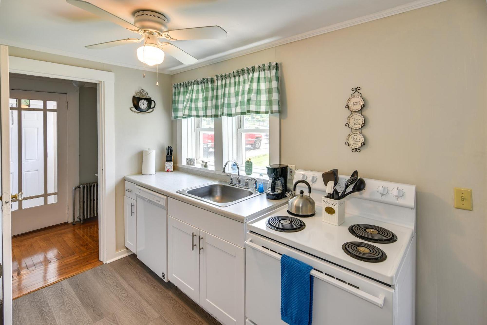 Newport House Less Than 3 Mi To Beaches And Bowens Wharf! Buitenkant foto